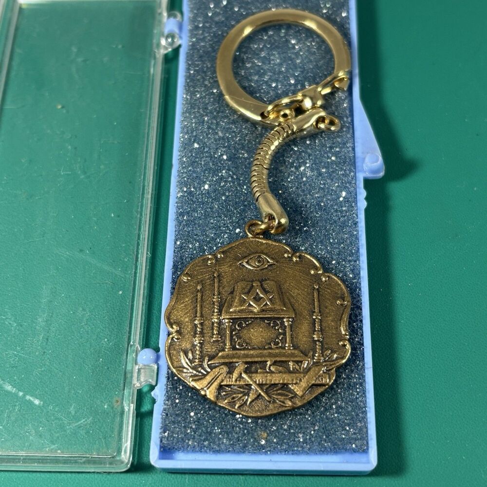 Vintage 3D Masonic Metal Keychain In Case Gold Tone Illuminati Freemasons W Case